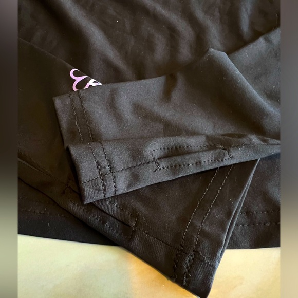 Graphic Crop Top - Picture 4 of 5